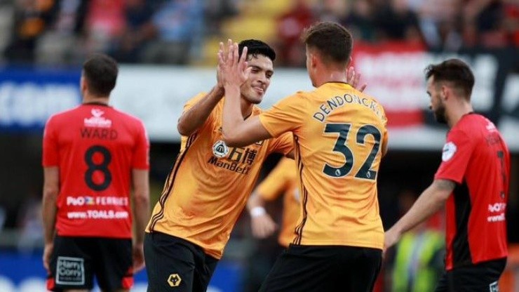 Raúl Jiménez, en el último duelo por Europa League. (Foto: Twitter oficial Wolves)