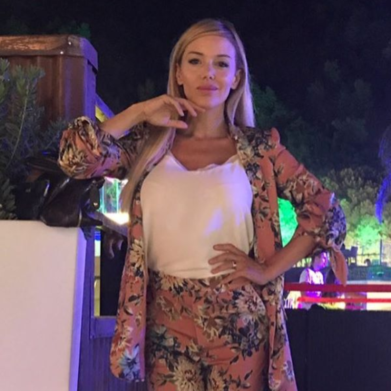 Evangelina Anderson subió una foto en bikini, le hablaron de sus "lolas" y respondió