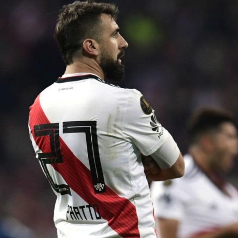 Mientras se pone a punto para volver a hacer goles, Pratto mostró sus dotes como asador