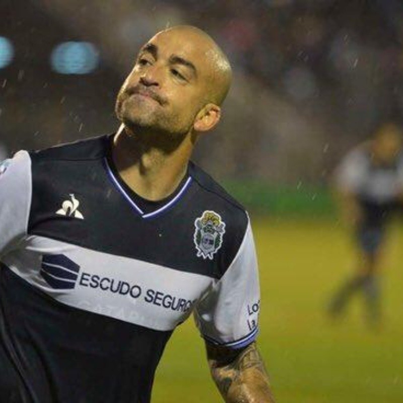 Bomba de Doble Amarilla: Santiago Silva dio doping positivo en la Superliga Argentina