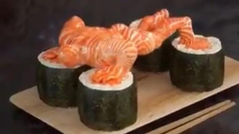 Video viral: sushi diabólico cobró vida y se puso a hacer flexiones de brazos
