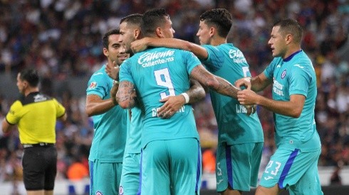 El turquesa de la suerte: Cruz Azul golea con su tercera camiseta tras años sin vestir de otro color