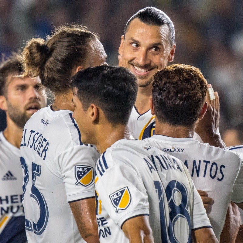 El Galaxy jugó con 10 casi todo el partido pero sumó igual gracias a Zlatan