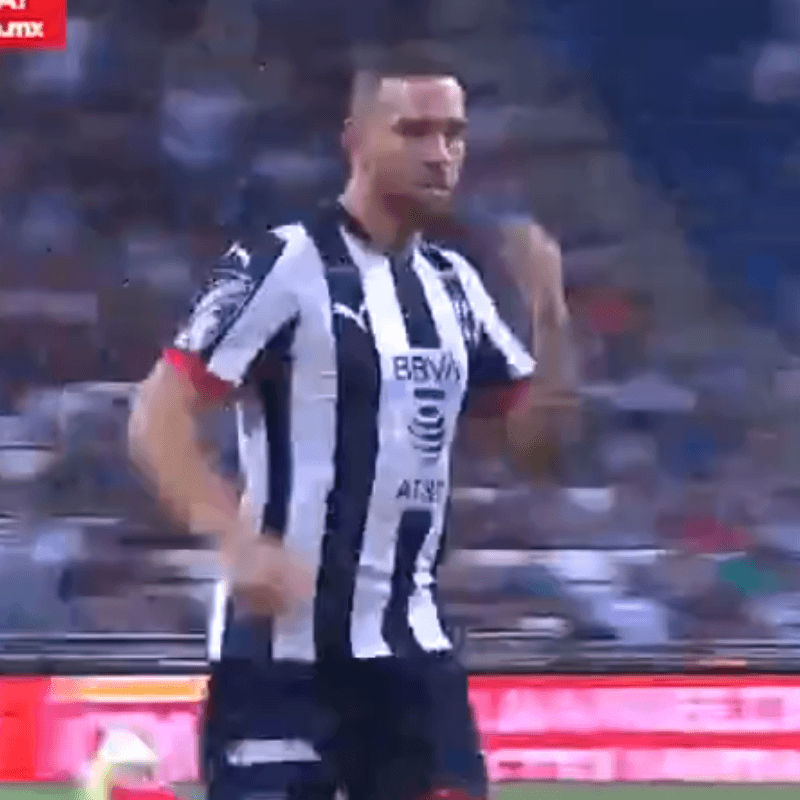 Casi gol, amarilla y golpes: así fue el debut de Janssen en Rayados