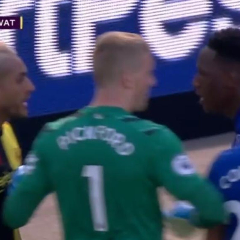 Video: La bronca de Yerry Mina con rival del Watford que simuló penal