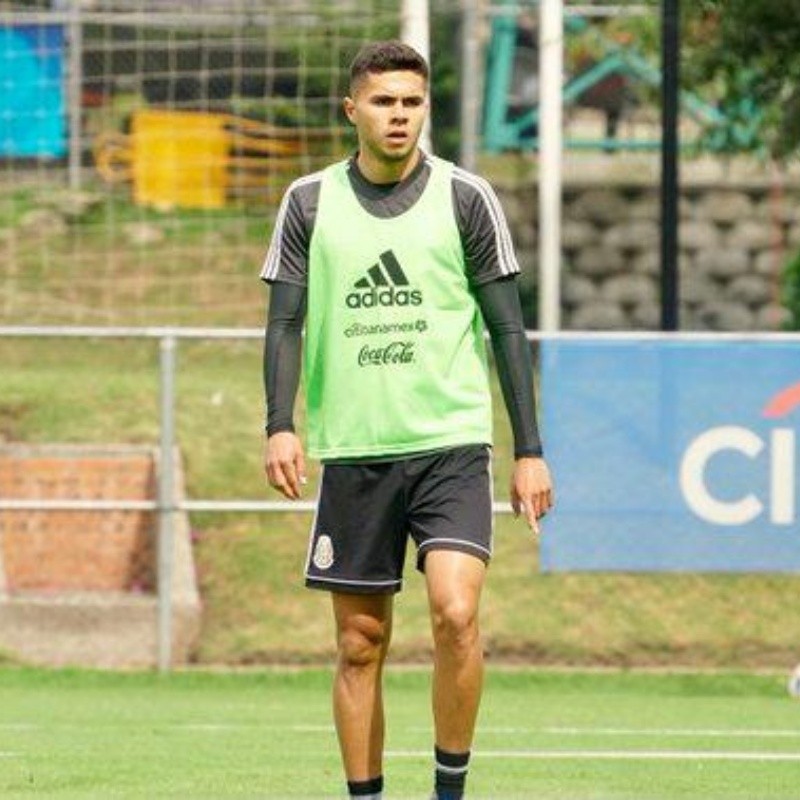 Preocupación en el Tri: Alan Medina se retiró en ambulancia