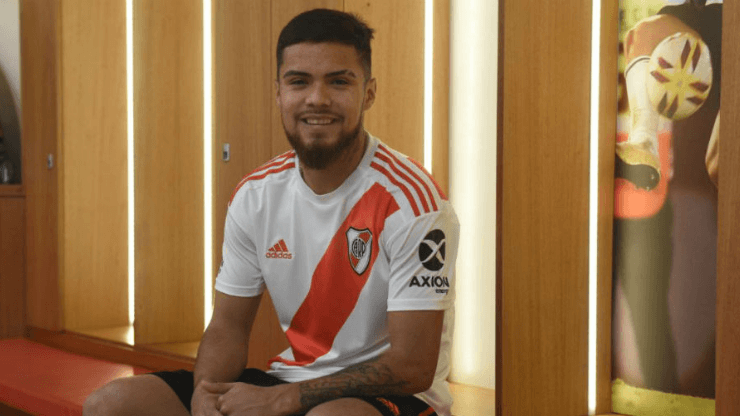 Paulo Díaz, feliz con la camiseta de River.