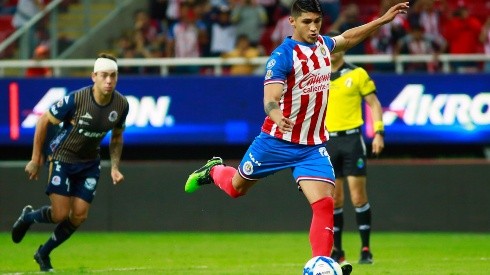 Alan Pulido ha convertido tres de los cincos penales que ha ejecutado Chivas en cinco fechas del Apertura 2019