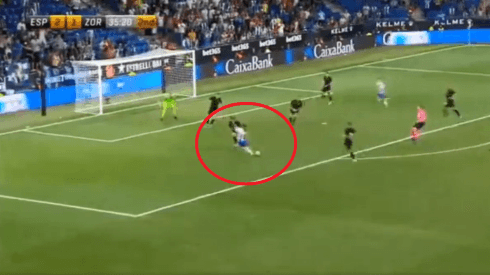 Monito enfermo: Vargas enganchó y clavó un golazo al ángulo por la Europa League
