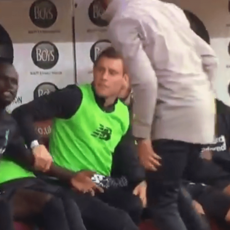 Video: Mané se enfadó con Salah y tenía ganas de matarlo a golpes