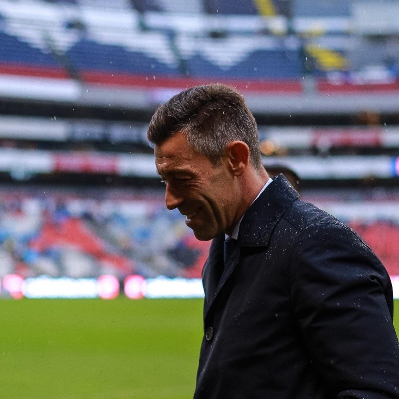 Pedro Caixinha dejó de ser entrenador de Cruz Azul: la afición festeja en redes