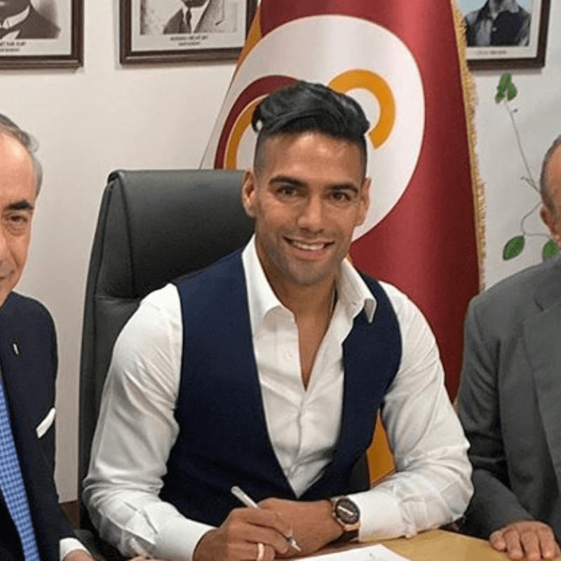 Falcao tuvo que subir un fotón a Instagram porque nunca vivió mejor recibimiento que en Galatasaray