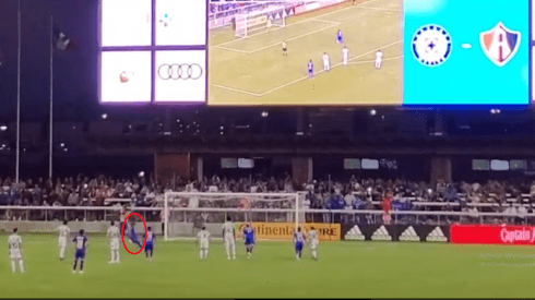 Angulo falló  su primer penal para Cruz Azul