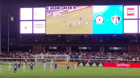 VIDEO: Bryan Angulo falló un penal en el amistoso de Cruz Azul vs Atlas