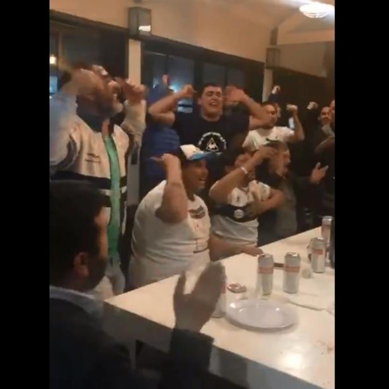 El hit de los hinchas de Gimnasia para Maradona... ¡con palo para Verón!