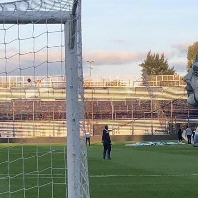 Dulce espera: en Gimnasia y hicieron una manga en homenaje a Maradona