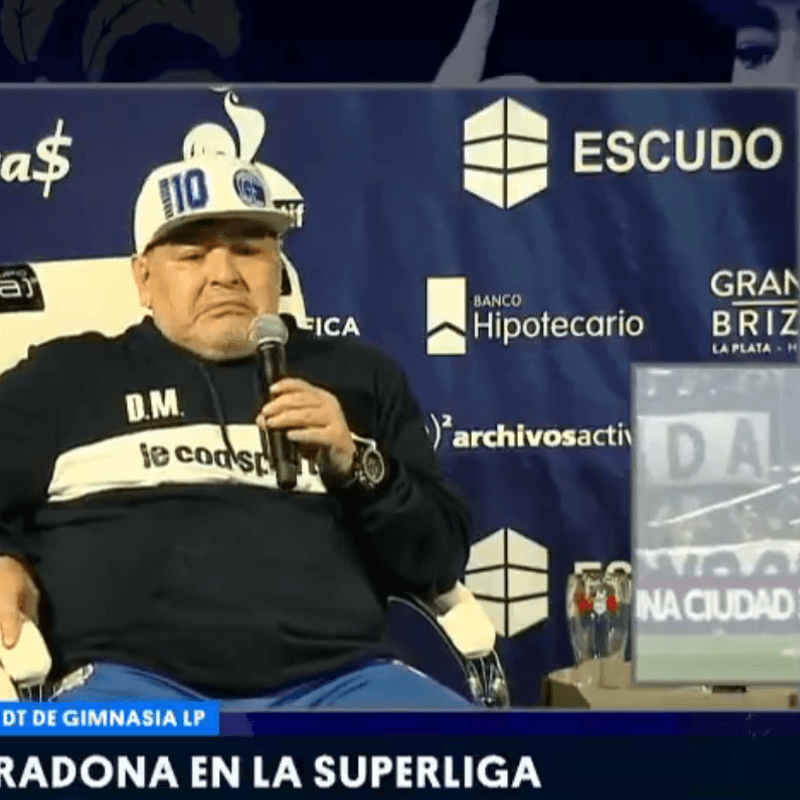 Maradona se hizo un tiempo para hablar de Messi: "Yo agarré al mejor, se los pasaba de a cinco"