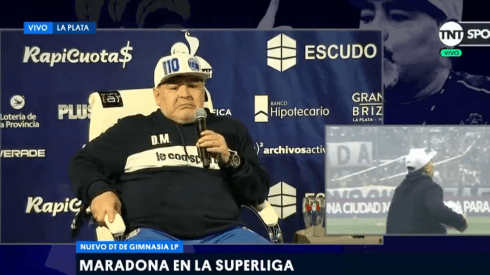 Maradona se hizo un tiempo para hablar de Messi: "Yo agarré al mejor, se los pasaba de a cinco"