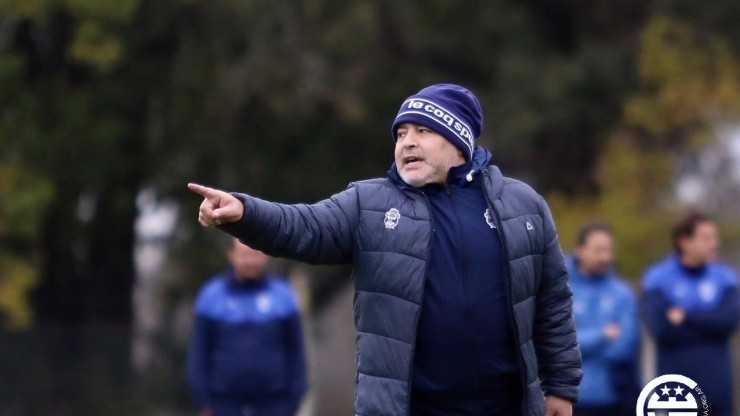 Llegó el posteo de Maradona en su primer entrenamiento con Gimnasia