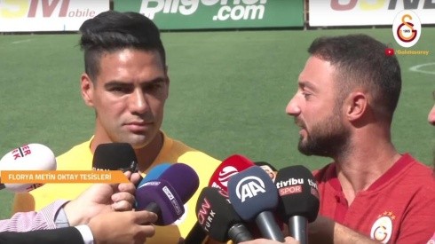 Falcao y sus primeras palabras en el idioma turco.