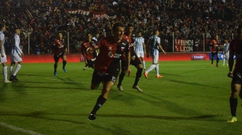 El festejo de gol de Colón.