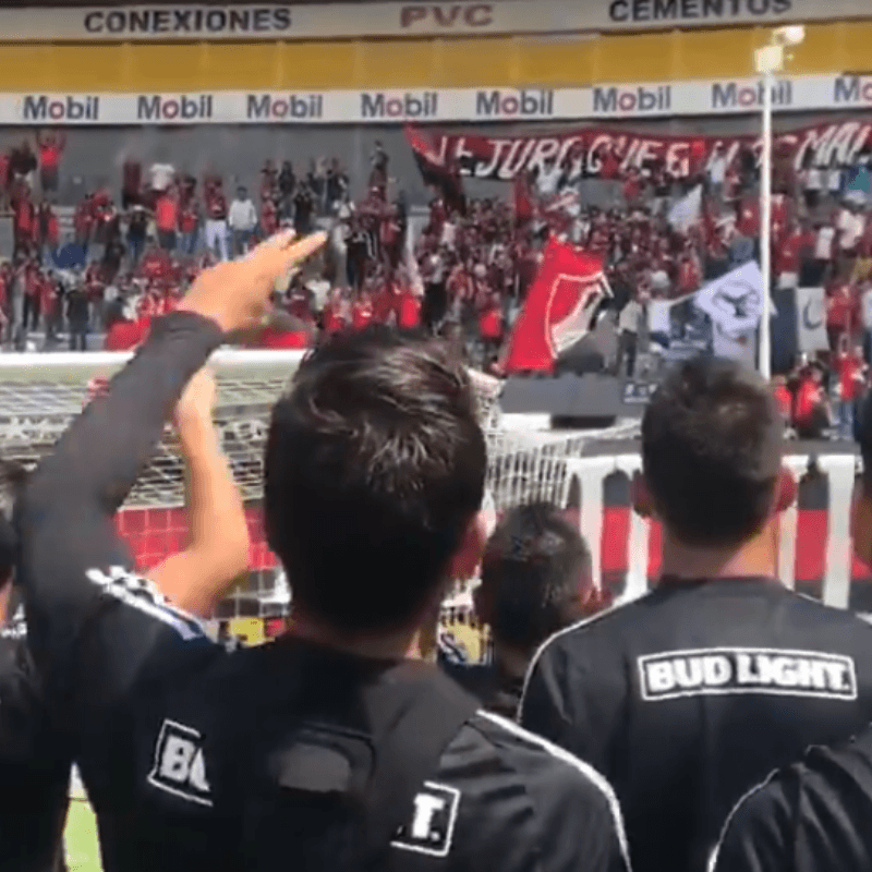 El apoyo de la afición de Atlas en el entrenamiento