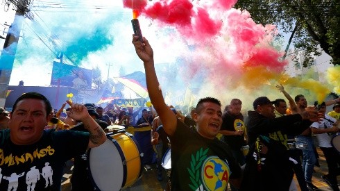 La afición de América calentó el Clásico con otra bandera contra Pumas