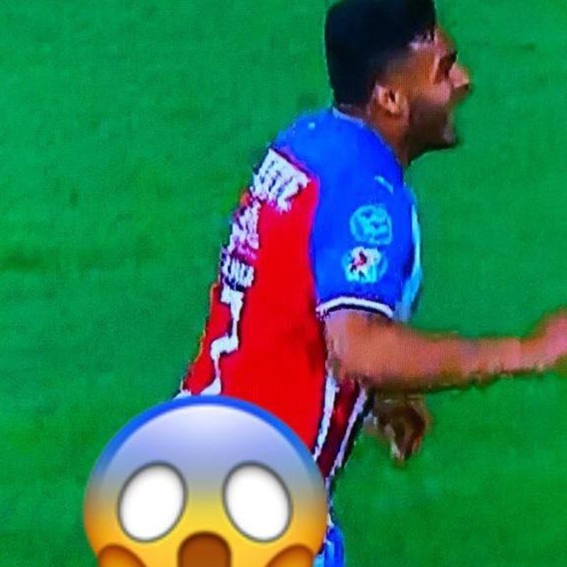 ¡Se pasó de la raya! Alexis Vega se bajó los pantalones para celebrar el gol a Atlas