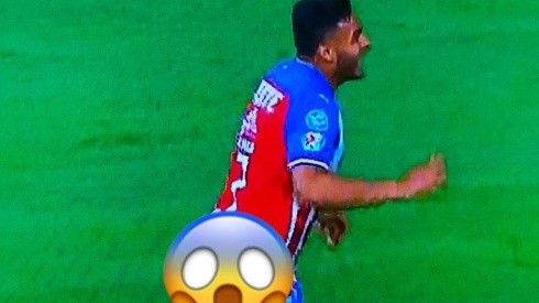 ¡Se pasó de la raya! Alexis Vega se bajó los pantalones para celebrar el gol a Atlas