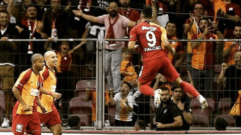 Vuela de ansiedad: Falcao ya subió tres historias en la previa del debut en Champions con Galatasaray