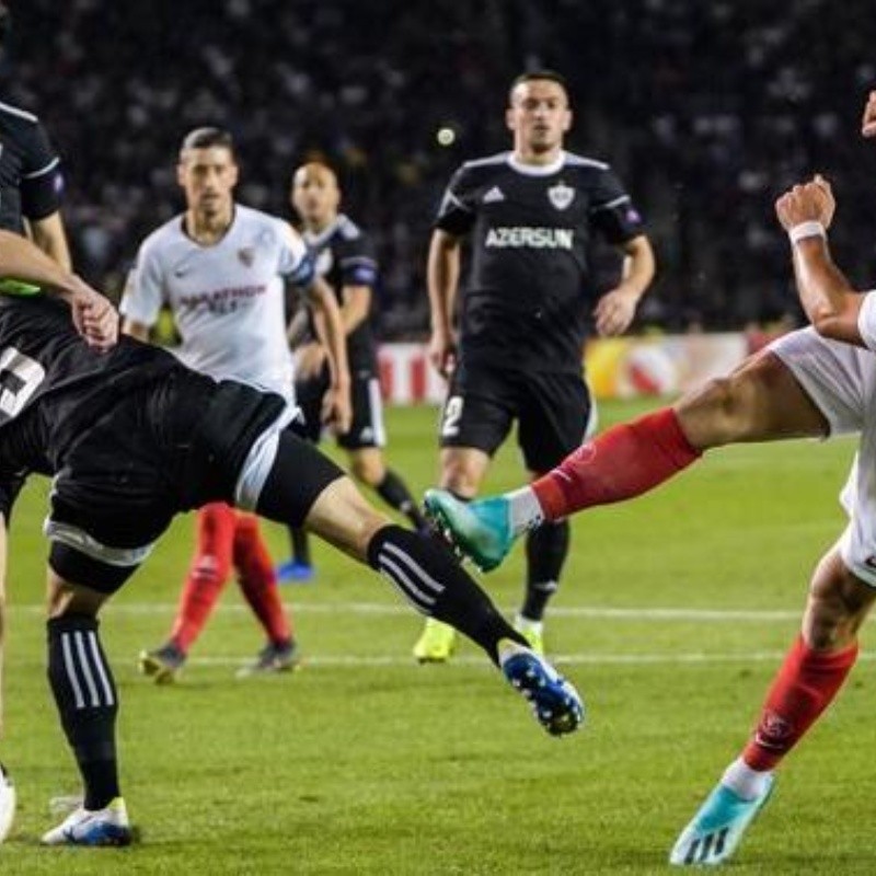 Chicharito falló la primera de Sevilla a los 5 minutos