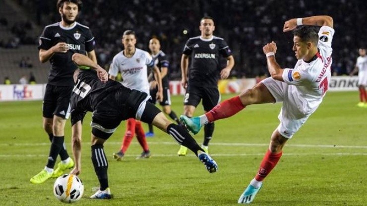 Chicharito falló la primera de Sevilla a los 5 minutos