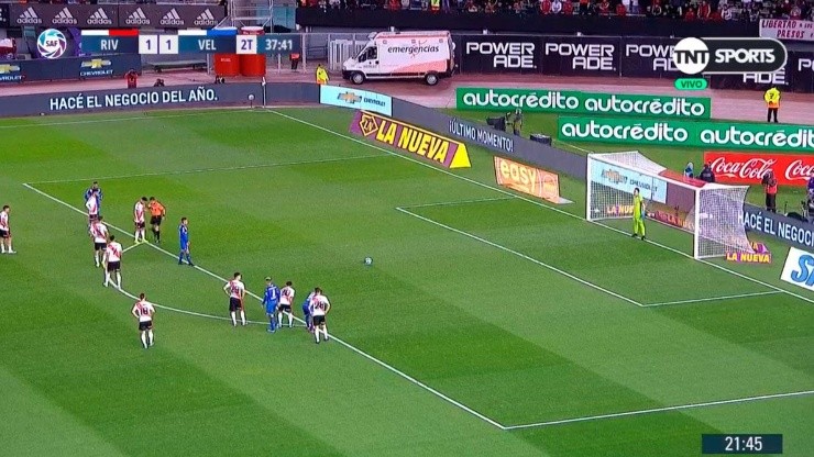 Se lo provocaron y lo metió: de penal, Almada puso el 2 a 1 para Vélez ante River