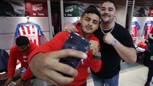 Andy Ruiz fue a ver a Chivas al Estadio Akron