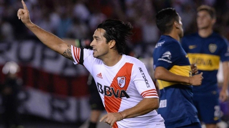 Leonardo Pisculichi festejando su gol ante Boca en 2014.