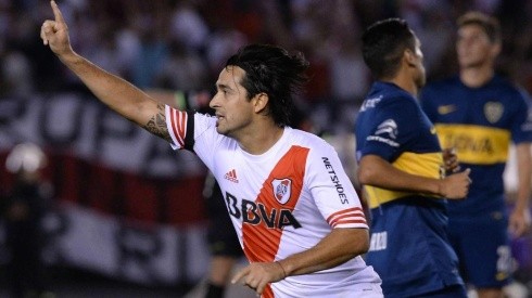 Leonardo Pisculichi festejando su gol ante Boca en 2014.