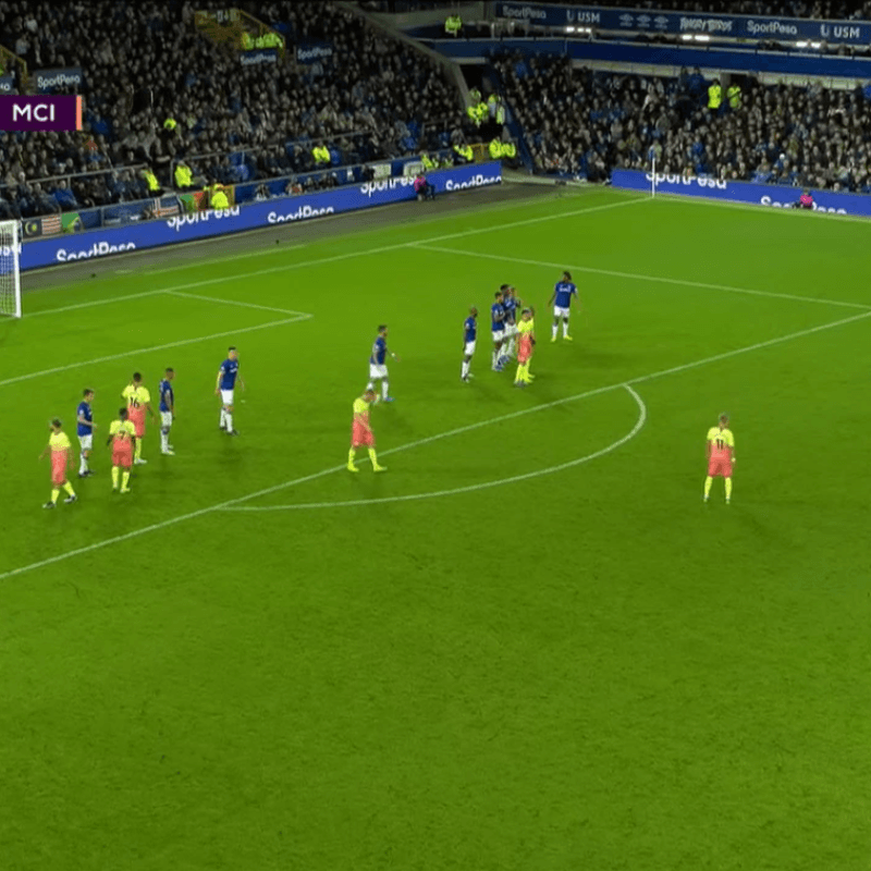 Pickford no veía nada por la barrera y Mahrez le encajó un golazo de tiro libre