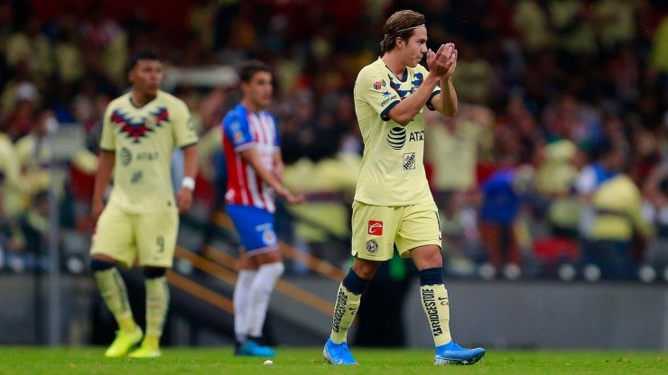 El primer tiempo soñado de Córdova: doblete para América en el Clásico Nacional