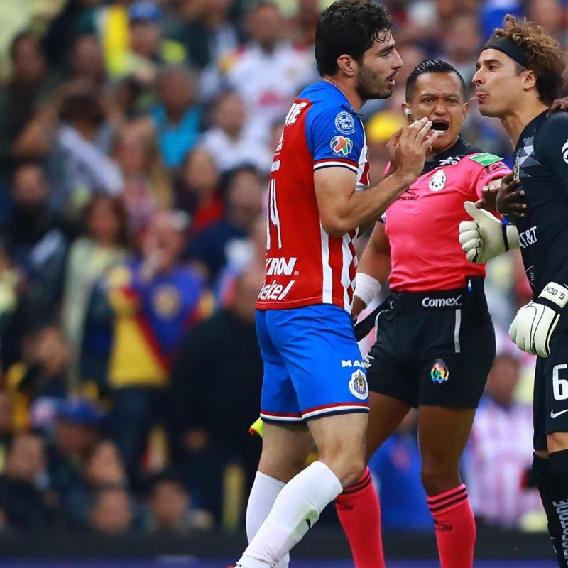 Memo Ochoa habría escupido al Pollo Briseño