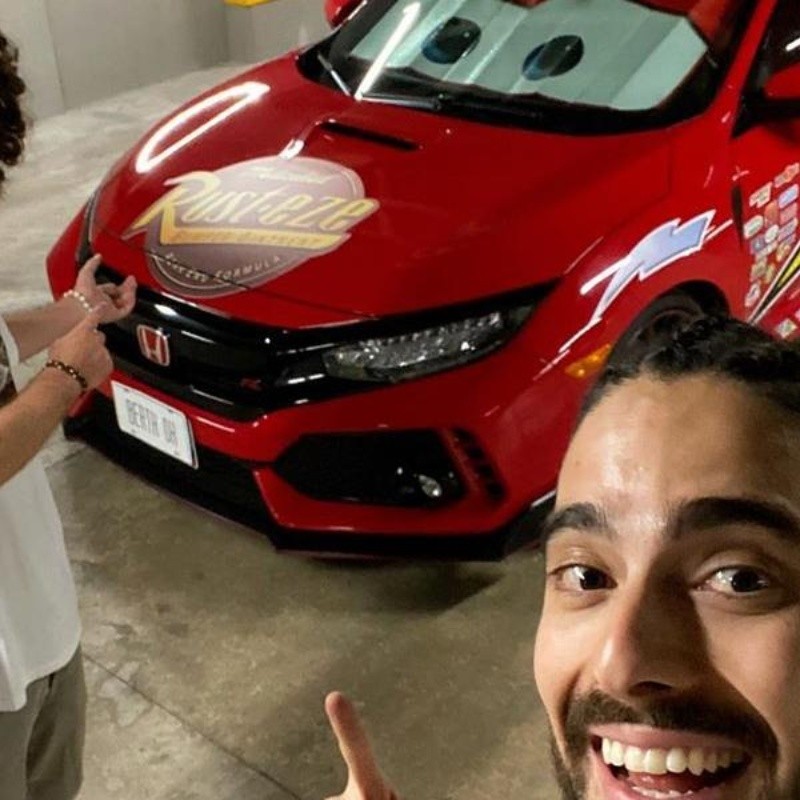 El amigo de Luisito Comunica que se hizo pasar por Maluma tiene un auto como Rayo McQueen de Cars