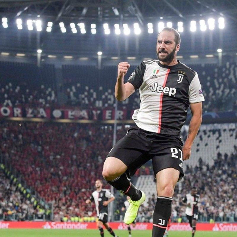 Con un gol y una asistencia de Higuaín, la Juve despachó 3 a 0 al Bayer Leverkusen