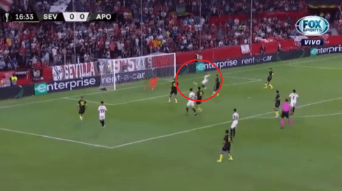 No podía ser otro: Chicharito aprovechó un centro rastrero para el primer gol del partido