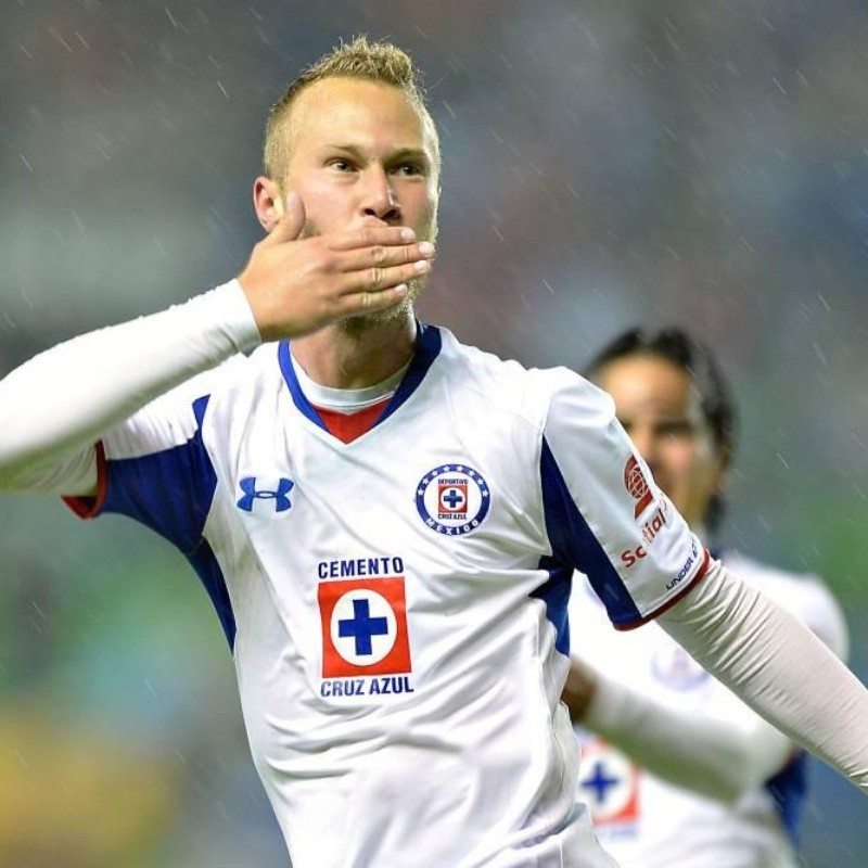 Se enciende el clásico: Alemao trapeó con la playera del América previo al Clásico Joven