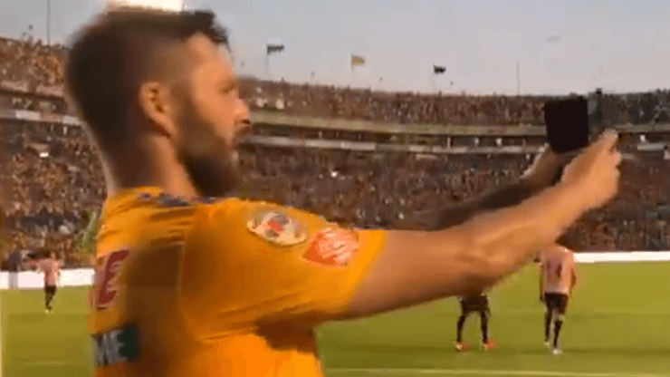 ¡Gol y selfie! El 2-0 de Gignac a Santos