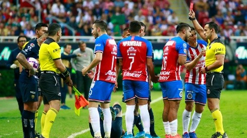 Alexis Vega es expulsado de un partido por segundo semestre seguido en el Rebaño