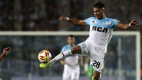 Matías Zaracho defendiendo la camiseta de Racing.