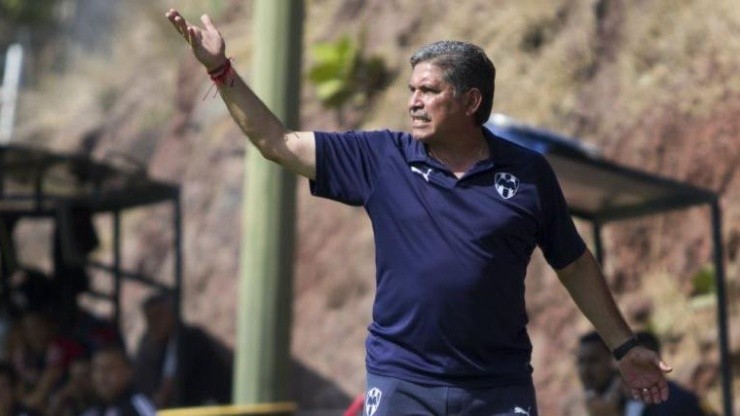 El entrenador interino de Monterrey mencionó que a su equipo le pesan las individualidades.