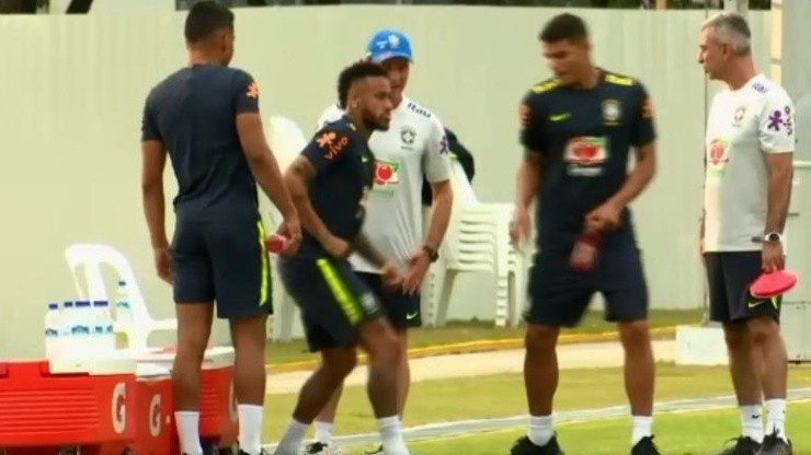 Thiago Silva y Neymar en el entrenamiento de Brasil.