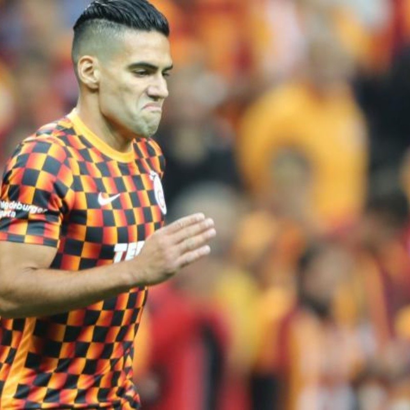 Fue un gran referente en el Galatasaray y afirmó haberse juntado con Falcao cuando lo ficharon