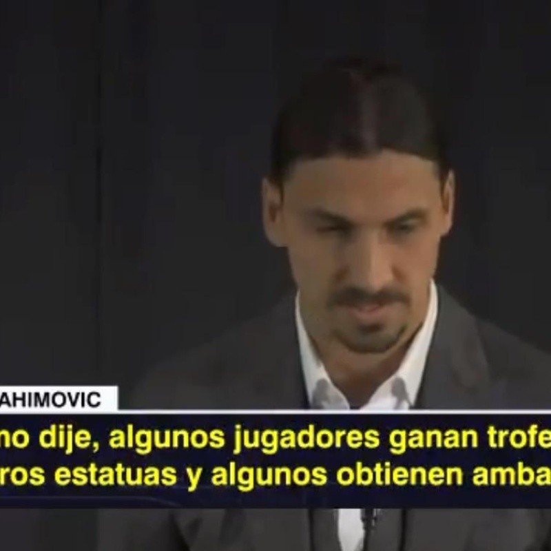 Zlatan, como loco con su propia estatua: "Es lo más grande que le puede pasar a una persona"